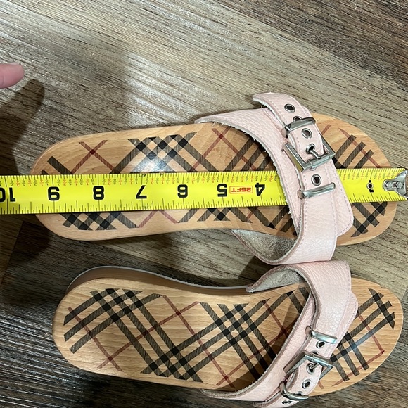 Burberry pink wooden print slides - Picture 8 of 10